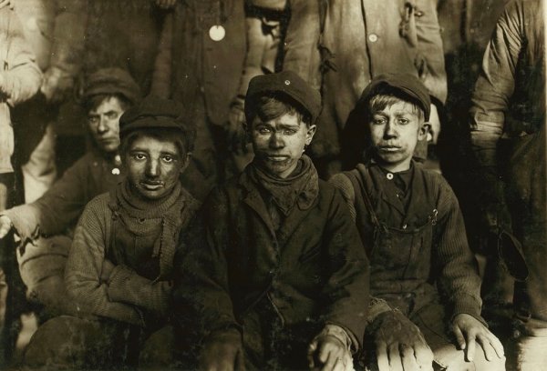 Children Working in Mines image