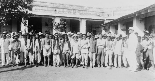 Image: Photo of Filipino prisoners of war taken in 1899. From the Library of Congress.